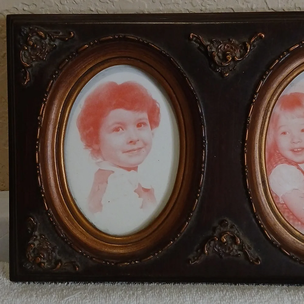 Antique Oval Wood Double‎ Frame